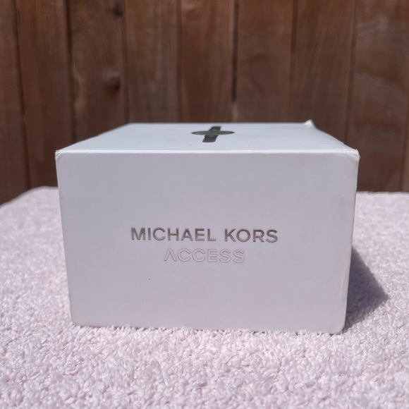 COPY - Michael Kors smart watch - Picture 2 of 12